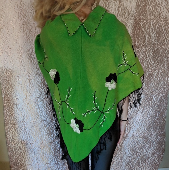 60's Green Embroidered Poncho - Picture 2 of 3
